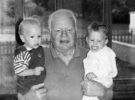 Photo de famille des deux spécialistes du terrazzo en herbe